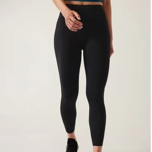 NWT Athleta Accelerate 7/8 tights size medium tall/long